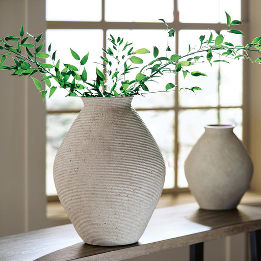 Hannela Vase - Furniture Gallery