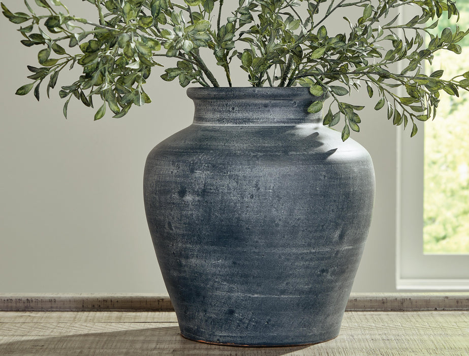 Meadie Vase - Furniture Gallery