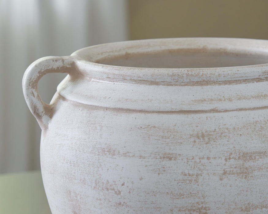 Meadie Vase - Furniture Gallery