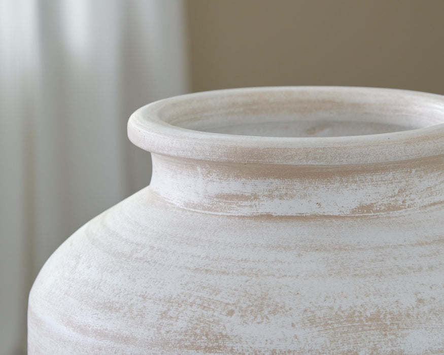 Meadie Vase - Furniture Gallery