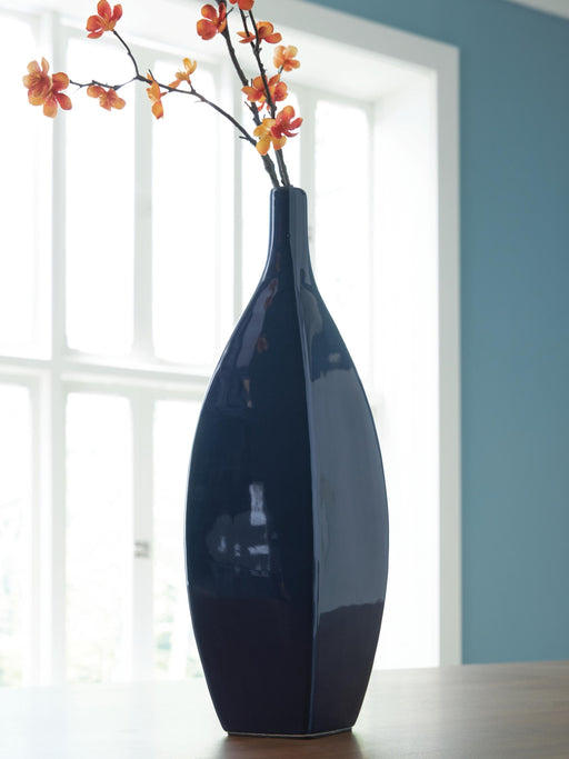 Abtinson Vase - Furniture Gallery