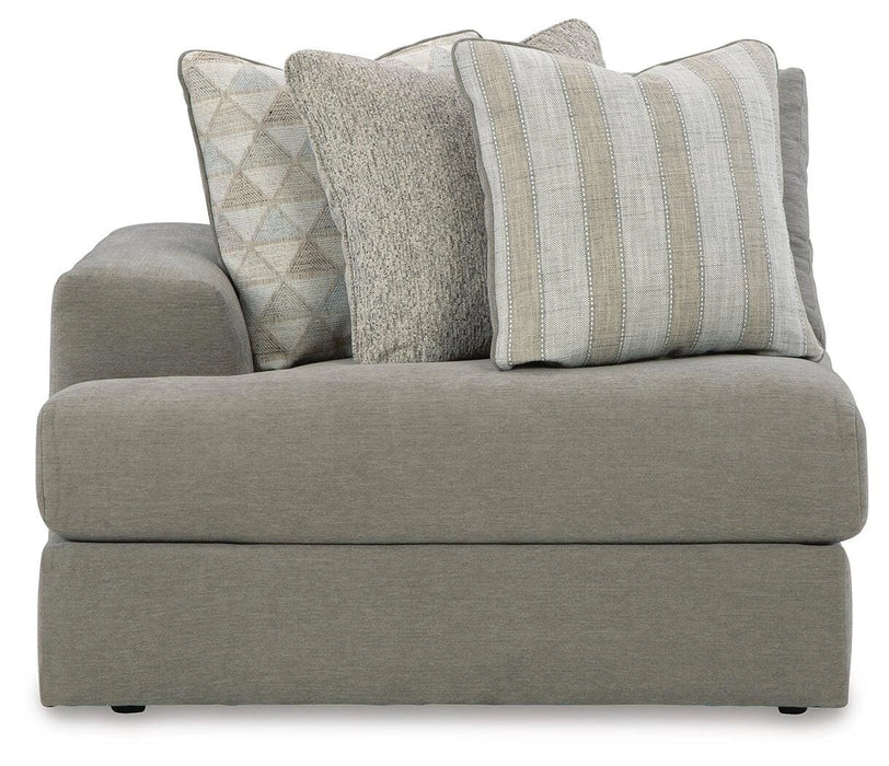 Avaliyah Sectional with Chaise